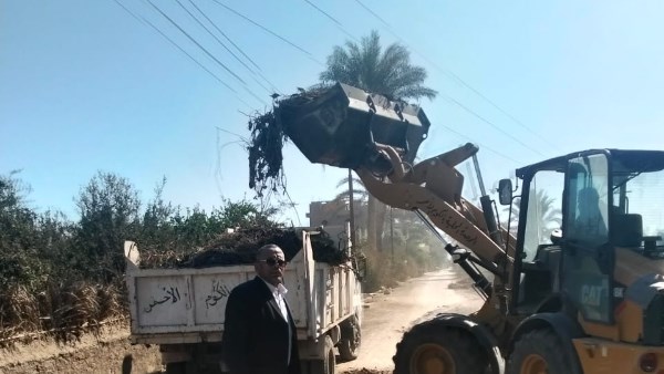  تطهير الترع والمصارف بقرى مركز البداري