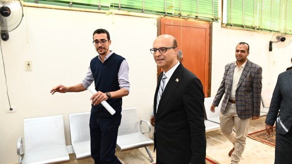قبل لافتتاحه.. رئيس جامعة أسيوط يتفقد تجهيزات مركز إصدار شهادات الخريجين قبل لافتتاحه.. رئيس جامعة أسيوط يتفقد تجهيزات مركز إصدار شهادات الخريجين