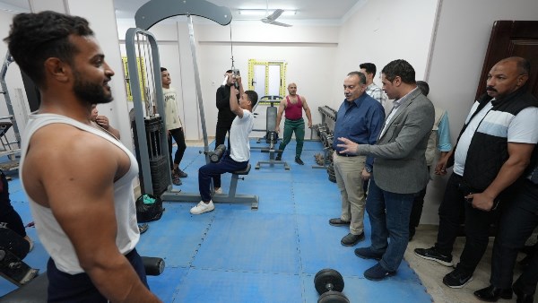 محافظ أسيوط يفتتح صالات الأنشطة المطورة بنادي غرب البلد ويكرم المواهب الرياضية محافظ أسيوط يفتتح صالات الأنشطة المطورة بنادي غرب البلد ويكرم المواهب الرياضية