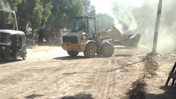 أعمال تمهيد وتسوية شوارع قرية الدوير بصدفا 