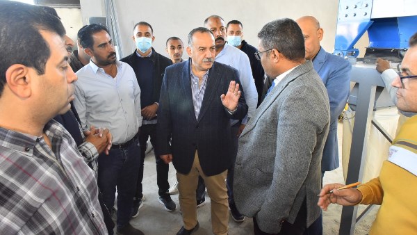 محافظ أسيوط يتفقد وحدة تجهيز النباتات العطرية والطبية بأبنوب