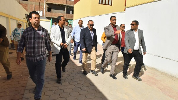 محافظ أسيوط يتفقد اللمسات النهائية بـ"خان الخليلي" استعدادًا للافتتاح خلال الفترة المقبلة