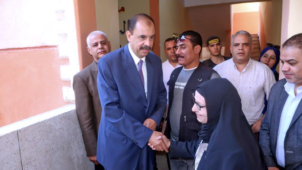 محافظ سوهاج يتابع سير العملية الانتخابية