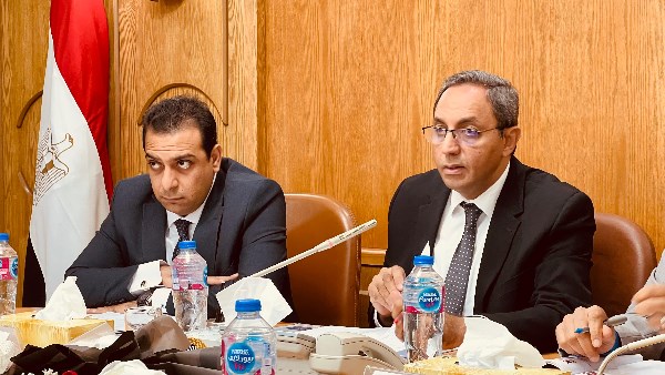 محافظ قنا يترأس اجتماعا موسعا لمتابعة الخطة الاستثمارية ورفع معدلات الإنجاز محافظ قنا يترأس اجتماعا موسعا لمتابعة الخطة الاستثمارية ورفع معدلات الإنجاز