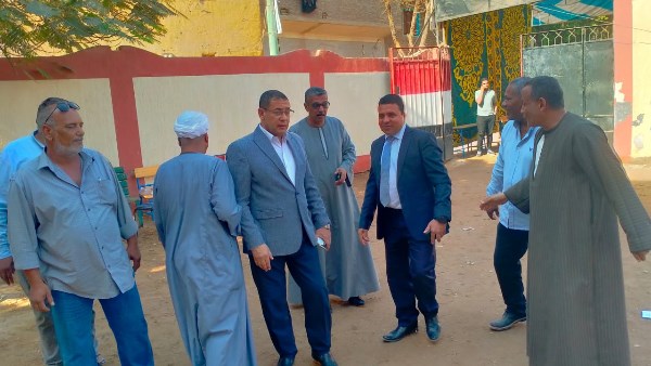 السكرتير المساعد لمحافظة الأقصر يتابع أعمال اللجان الانتخابية في مدينتي البياضية والطود 