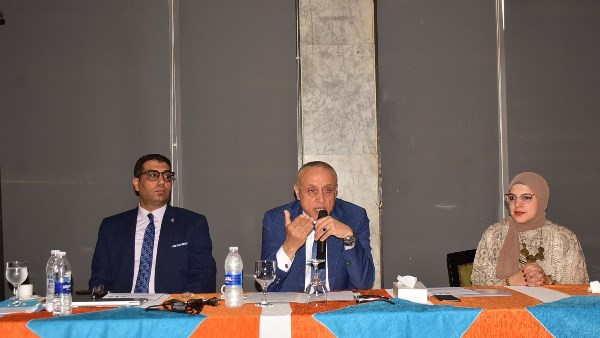 محافظ الأقصر يشهد تدريب برنامج بناء قدرات فرق التطوير المؤسسي