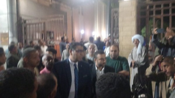 نائب محافظ الأقصر يتفقد مصابي حادث طريق إسنا بمستشفى إسنا التخصصي ويطمئن على حالتهم الصحية