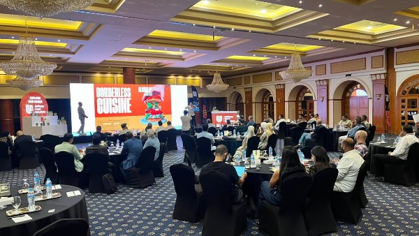 رئيس جامعة الأقصر تشهد ندوة "عرض الرواد" حول فن الطبخ محليًا وعالميًا