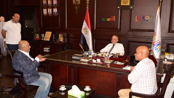 محافظ الأقصر يناقش الترتيبات النهائية للماراثون الرياضي محافظ الأقصر يناقش الترتيبات النهائية للماراثون الرياضي