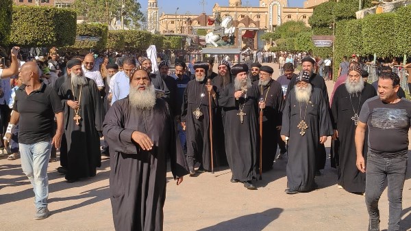 بمشاركة الآلاف الليلة الختامية للإحتفالات دير "مارجرجس الرزيقات" في الأقصر