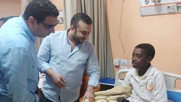 نائب محافظ الأقصر  يزور ضحايا حادث طريق إسنا بمستشفى إسنا التخصصي