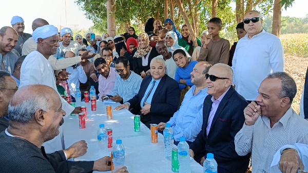 أهالى الاقالتة استقبلو المهندس عبد المطلب عماره  بالزغاريد وطالبوا بمدرسة بأسم محافظ الأقصر