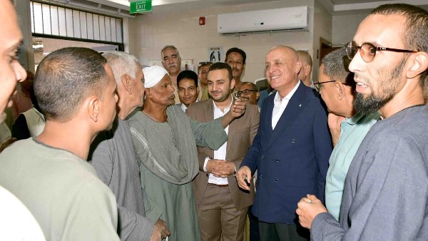 محافظ الأقصر في جولة مفاجئة بالمراكز الصحية بإسنا ويوجّه بتحسين الخدمات الغسيل وتوفير الأدوية  