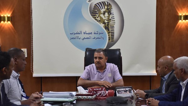 رئيس مياه الأقصر يلتقي اللجنة النقابية لبحث مطالب العاملين وتعزيز آليات التواصل داخل الشركة