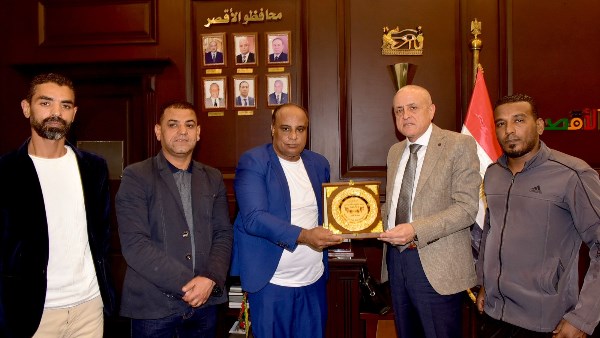 محافظ الأقصر يستقبل وفد أهالي البياضية ويثمن دعمهم ويؤكد استمرار جهود التنمية