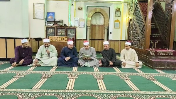 مجلس البردة الشريفة يضيء مسجد سيدي أحمد النجم بالأقصر في أجواء روحانية مميزة