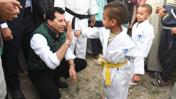 ضمن جولته بمحافظة الاقصر.. وزير الشباب والرياضة يتفقد المرحلة الاولى من تطوير مركز شباب الاتحاد