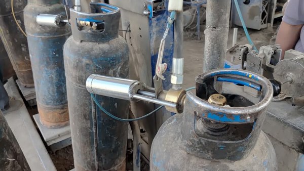 تشديد الرقابة على محطة تعبئة البوتاجاز بالطود.. حملات مفاجئة تفحص الأوزان والأرصدة لضمان وصول الدعم للمواطنين بالأقصر