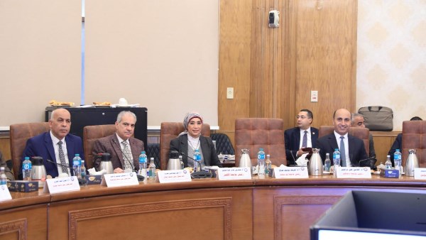 رئيس جامعة الأقصر تشارك باجتماع المجلس الأعلى للجامعات بجامعة قناة السويس