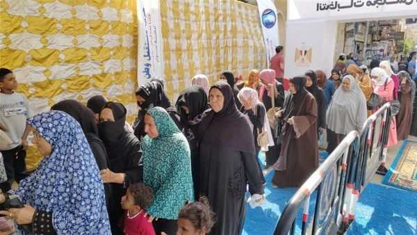 إقبال من سيدات أسوان على اللجان الإنتخابية إقبال من سيدات أسوان على اللجان الإنتخابية