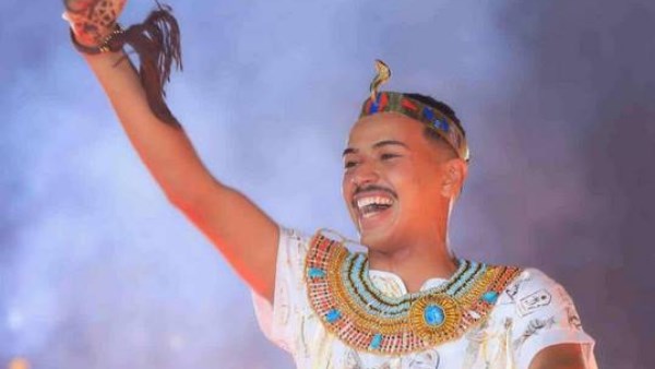 عريس بزي فرعوني