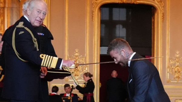 بيكهام يحصل على لقب فارس