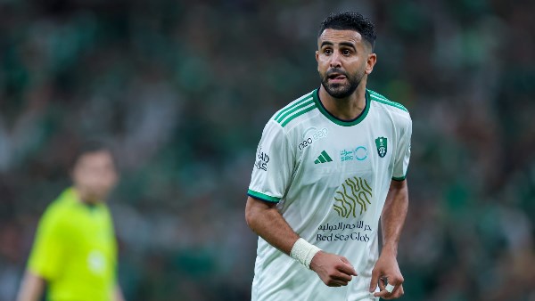 رياض محرز لاعب الأهلي