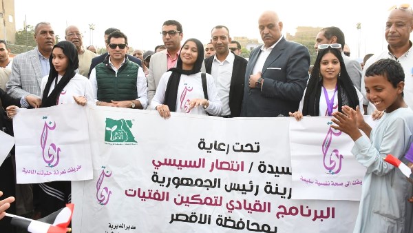 وزير الشباب والرياضة يتفقد مركز شباب الحبيل ويفتتح ملعب خماسي