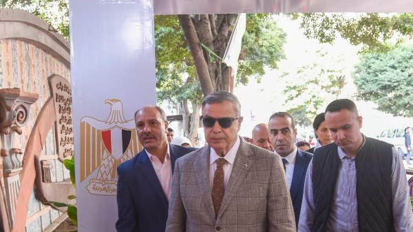 محافظ الاسكندرية يتفقد اللجان الانتخابية