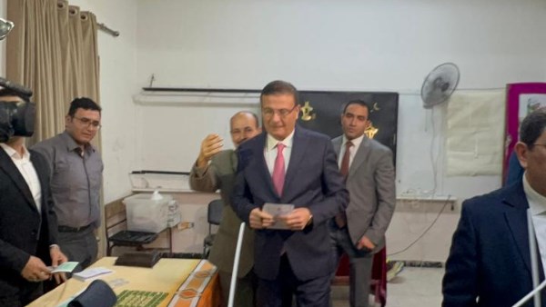 وزير الزراعة يُدلي بصوته في انتخابات النواب بالإسكندرية وزير الزراعة يُدلي بصوته في انتخابات النواب بالإسكندرية