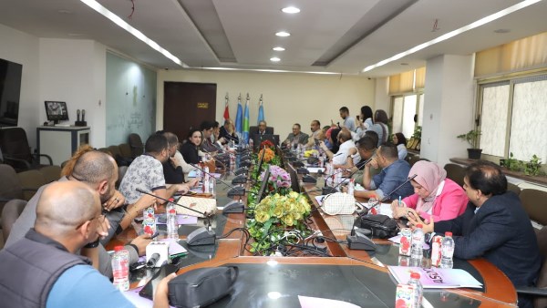 اجتماع بشركة الصرف الصحي بالإسكندرية