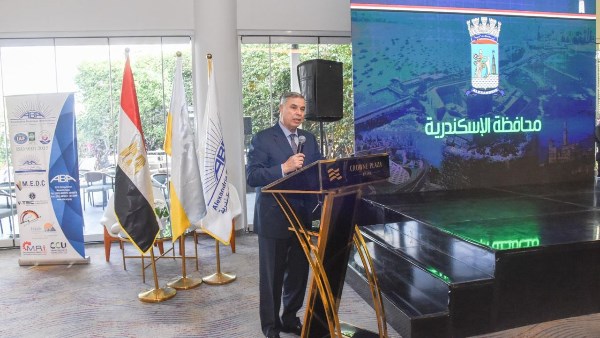 محافظ الاسكندرية يستعرض رؤية المحافظة