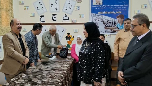 مدير تعليم مطروح  خلال الجولة 