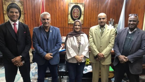 مدير تعليم  مطروح خلال لقاء وفد المدرسة النووية 