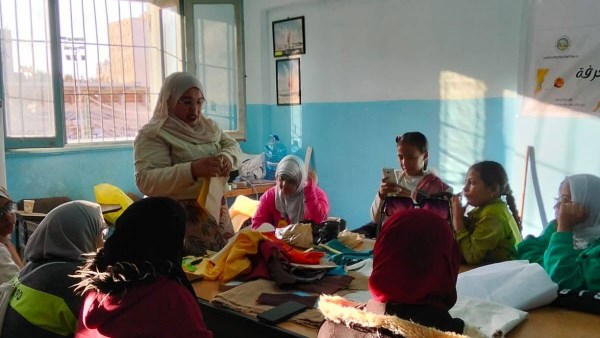 خلال ورش عمل علمنى حرفة 