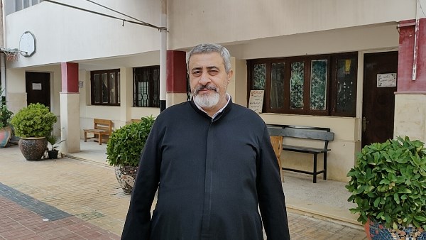 الاب اندراوس فوزي مطرانية الأقباط الكاثوليك بالإسماعيلية