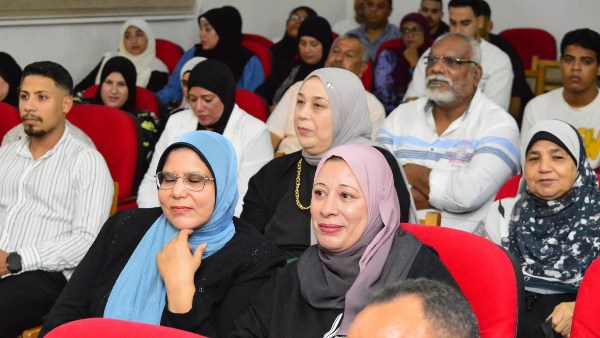 حوار مجتمعي بين رئيس مدينة بورفؤاد وأهالى المدينة  حوار مجتمعي بين رئيس مدينة بورفؤاد وأهالى المدينة