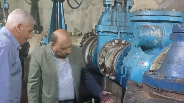 رئيس مياه القناة يتفقد انتظام سير العمل بالمحطات وشبكات صرف الأمطار