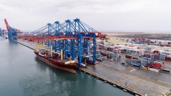 الرئيس يفتتح ٣ محطات بميناء شرق بورسعيد