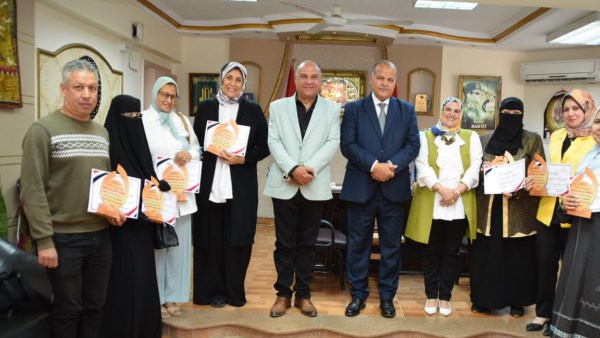 تعليم بورسعيد يكرم مدير إدارة تنسيق الخدمات ورؤساء الأقسام بالإدارات التعليمية