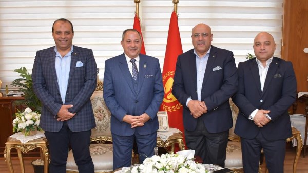 محافظ بورسعيد يبحث مع هيئة الاستثمار تعزيز الفرص الاستثمارية المتاحة بالمحافظة