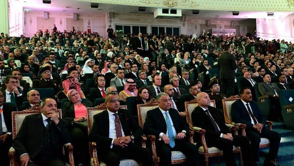 محافظ بورسعيد يشيد بجهود الدولة المصرية في النهوض بالقطاع الصحي 