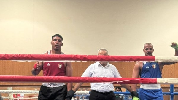 رئيس جامعة بورسعيد يهنئ الطالب يوسف جاويش لحصوله على الميدالية الذهبية في دورة الشهيد الرفاعي53