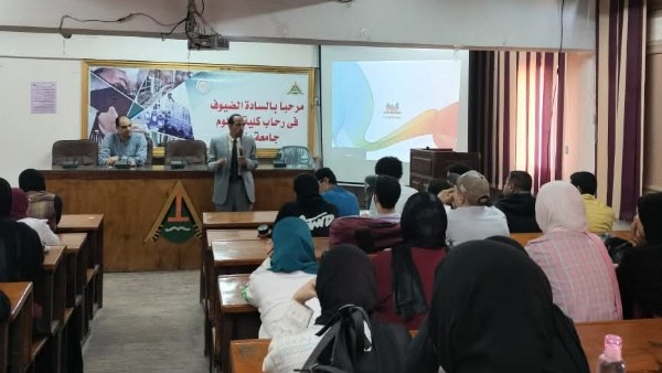 جانب من الندوة 