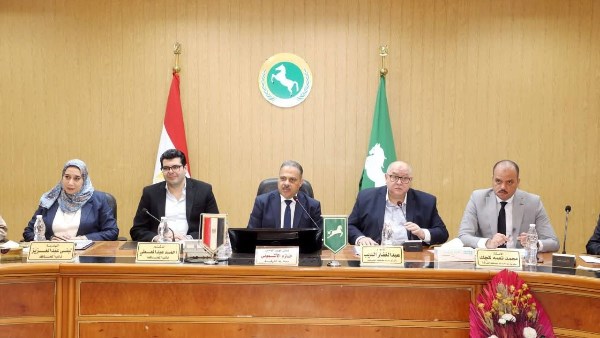 تنفيذي الشرقية يبدأ أعماله بالوقوف دقيقة حداد على روح رئيس مركز ديرب نجم