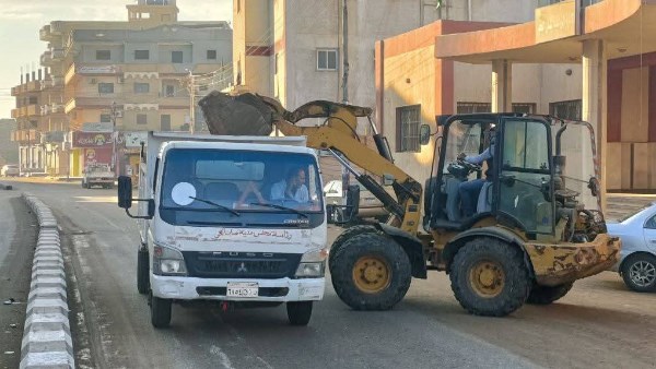 الشرقية تستكمل أعمال النظافة والتجميل بمحيط اللجان الانتخابية قبل انطلاق التصويت في ثاني أيام الانتخابات