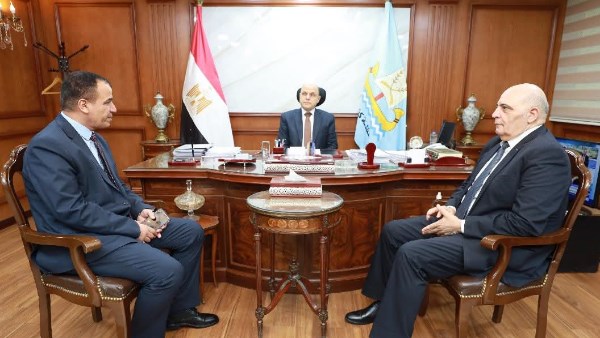 محافظ كفر الشيخ يبحث ملفات مهمة مع رئيس «شمال الدلتا لتوزيع الكهرباء»