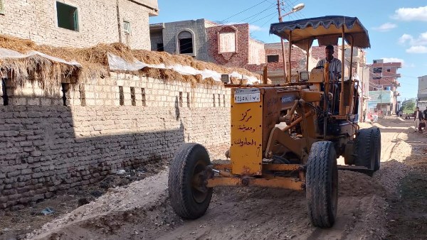 محافظ كفر الشيخ يتابع رفع كفاءة شوارع قرية الثمانين بالحامول.. صور