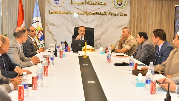 انتخابات مجلس النواب 2025..المحافظون والقيادات المحلية تتابع لحظة بلحظة سير عملية الاقتراع انتخابات مجلس النواب 2025..المحافظون والقيادات المحلية تتابع لحظة بلحظة سير عملية الاقتراع