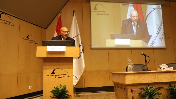 رئيس مركز بحوث الصحراء 